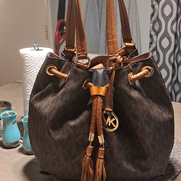 MICHAEL KORS LODLOW SATCHE TOTE Bag - Picture 13 of 16